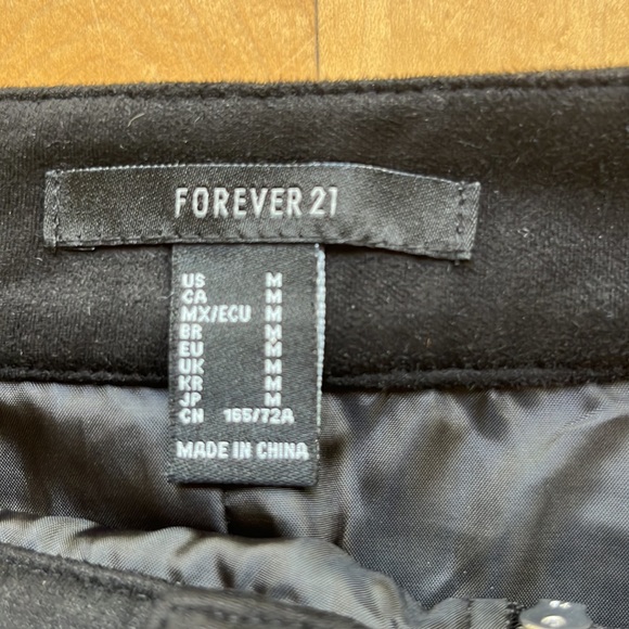 FOREVER 21 ladies M mini skirt black. Suede feel. - Picture 4 of 5
